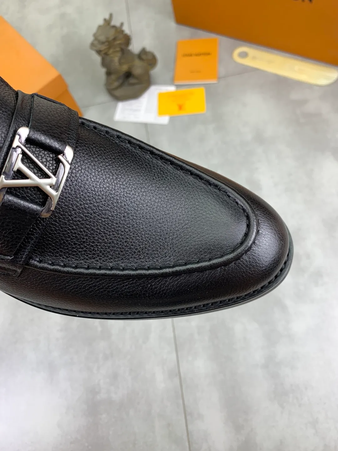 Men's Men's Shoes 💰P420 [New Style] 💰Yangli💎💎💎[Louis Vuitton] LV high-end men's formal business leather shoes, original order 1:1! Original imported calfskin, original metal buckle, imported sheepskin lining for feet, original outsole, men's shoe size: 39-45 (38.46 customized) black optional